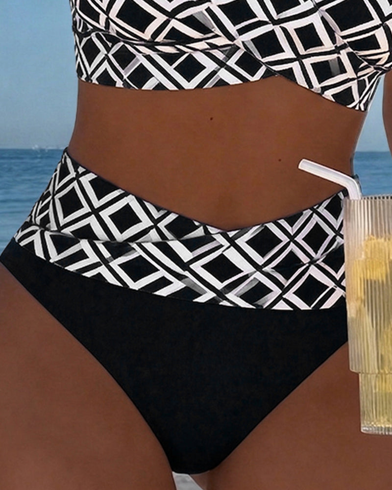 Léa | The Diamond-Pattern Swimsuit