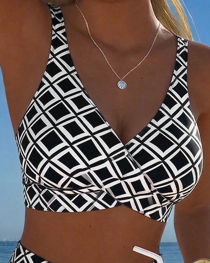 Léa | The Diamond-Pattern Swimsuit