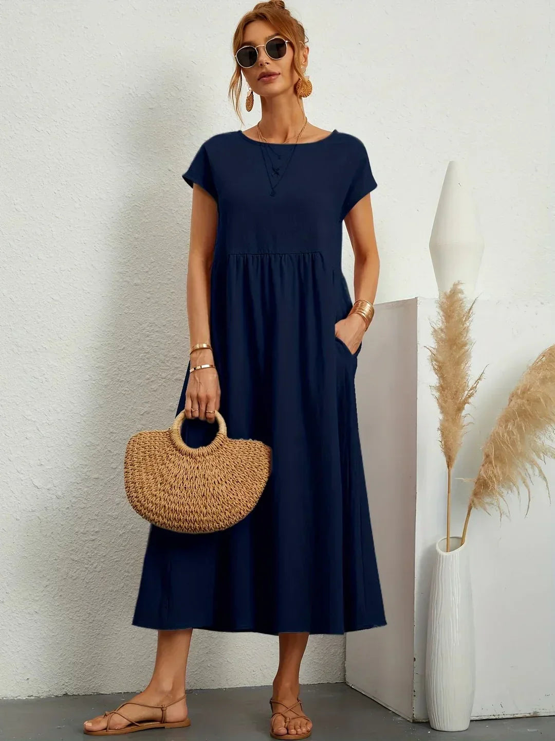 Elodie | Effortlessly Flowing All-Day Midi (Black)