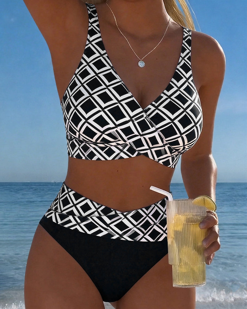 Léa | The Diamond-Pattern Swimsuit